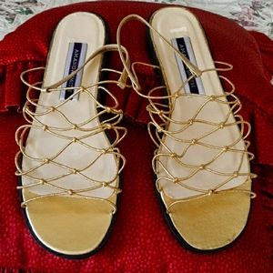 Darling, great looking   Lots of comfort..  so cute!